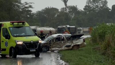 Engavetamento sob chuva forte na BR-364 termina com uma morte e três feridos em Jaciara; veja vídeo