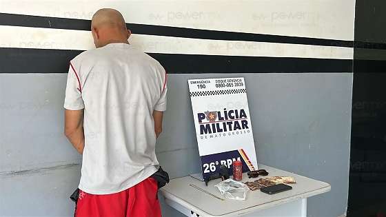 Homem retira tornozeleira para trabalhar e acaba preso com drogas em horta de Nova Mutum; veja vídeo