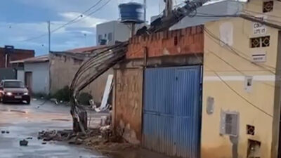 Chuva forte derruba árvores e postes e mobiliza bombeiros no DF