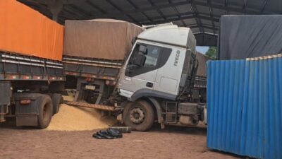 Caminhão desgovernado provoca destruição em oficina mecânica; veja vídeo