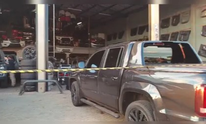 Empresário é executado à luz do dia com mais de 20 tiros em ferro-velho; veja vídeo