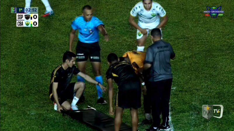 Calebe pisa em formigueiro no Gigante do Norte e protagoniza cena inusitada durante jogo em Sinop; veja vídeo