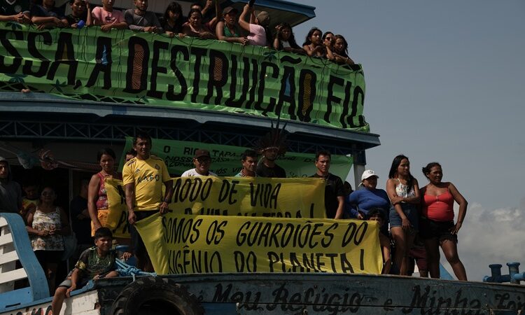 Indígenas interceptam balsas da Cargill no rio Tapajós e protesto pressiona plano federal de hidrovias; veja vídeo
