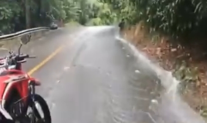Chuva causa interdição de trecho por risco de deslizamento; Veja vídeo