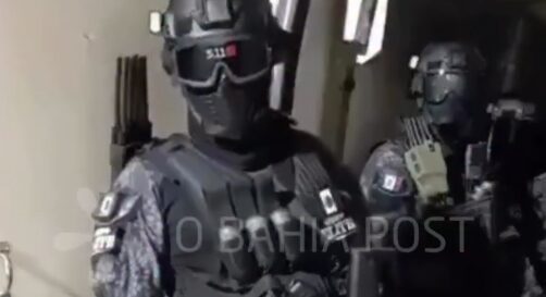 Vídeos mostram homens armados em formação e imagens de cartel viralizam nas redes sociais