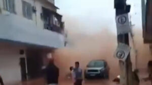 Veja o momento assustador em que prédio desaba durante temporal e deixa 6 mortos; Veja vídeo