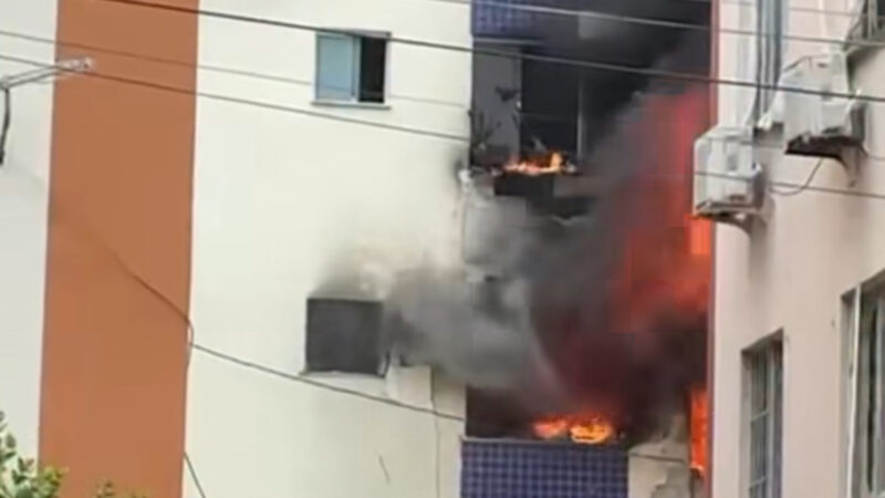 Explosão por vazamento de GLP provoca incêndio e deixa feridos em prédio residencial; Veja vídeo