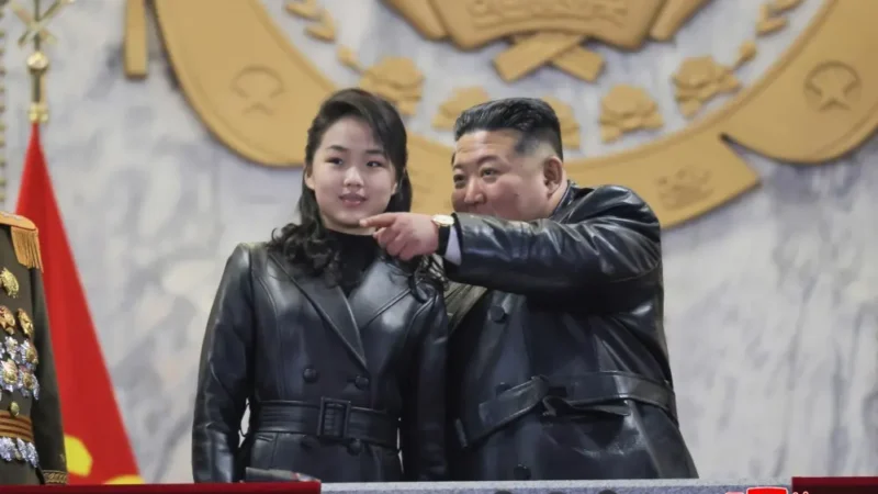 Kim Jong-un apresenta filha, Ju Ae, em desfile militar; veja vídeo