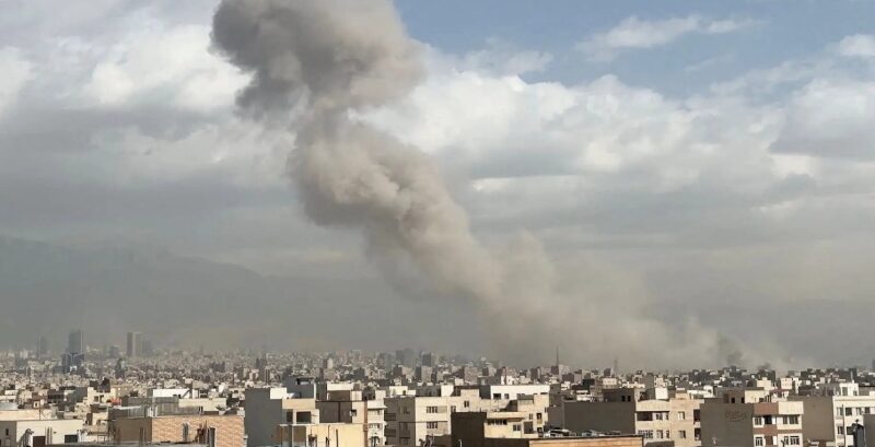 Ataque coordenado de EUA e Israel atinge Irã e provoca retaliação com mísseis; Veja vídeo