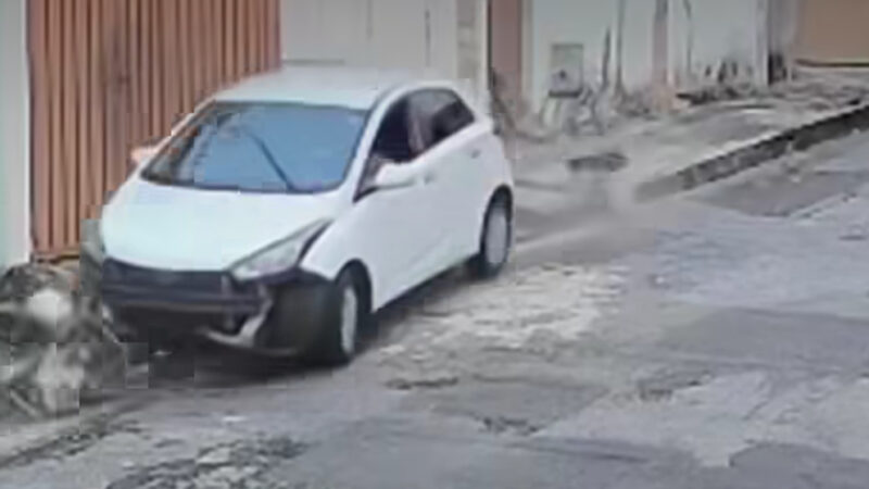 Funcionário usa carro de cliente sem permissão, perde controle e causa acidente; Veja vídeo