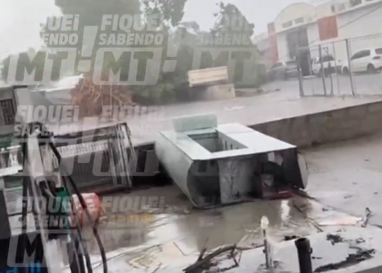 Temporal arranca estrutura de posto de gasolina em Várzea Grande; veja vídeo