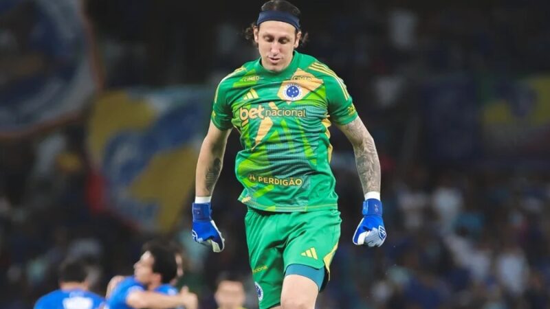 Cássio sofre estiramento no joelho e vira dúvida para final entre Cruzeiro e Atlético