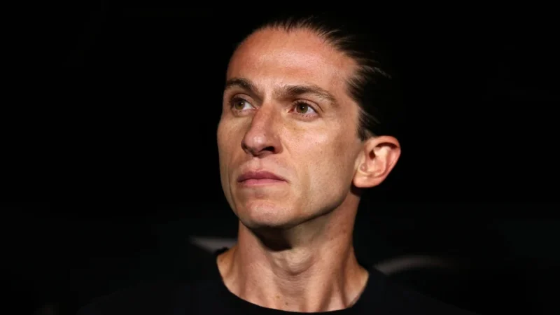 Mesmo após goleada histórica, Flamengo demite Filipe Luís e surpreende torcida