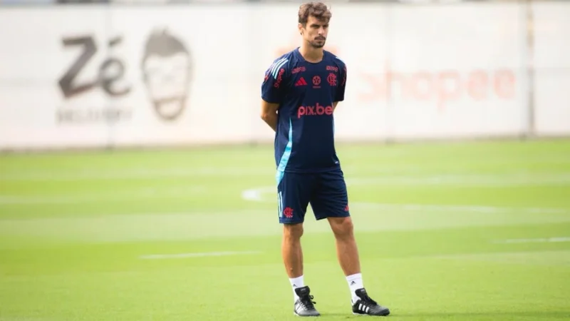 VÍDEO: Rodrigo Caio deixa comissão técnica do Flamengo após saída de Filipe Luís