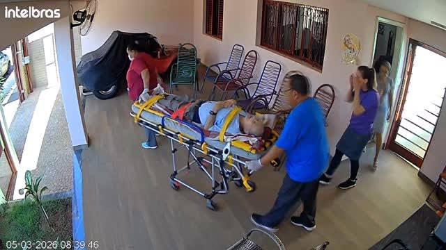 Tropeço dentro de casa leva Vovô Anésio ao hospital e família pede orações; Veja vídeo