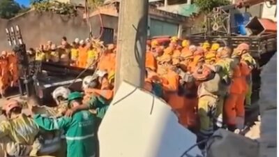 Bombeiros fazem oração após 30 horas de resgate em desabamento de lar de idosos; Veja vídeo