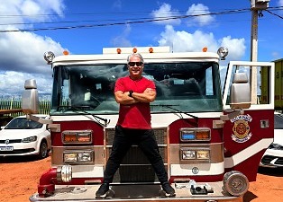 Empresário de MT realiza sonho e traz caminhão de bombeiros dos EUA para Cuiabá; veja vídeo