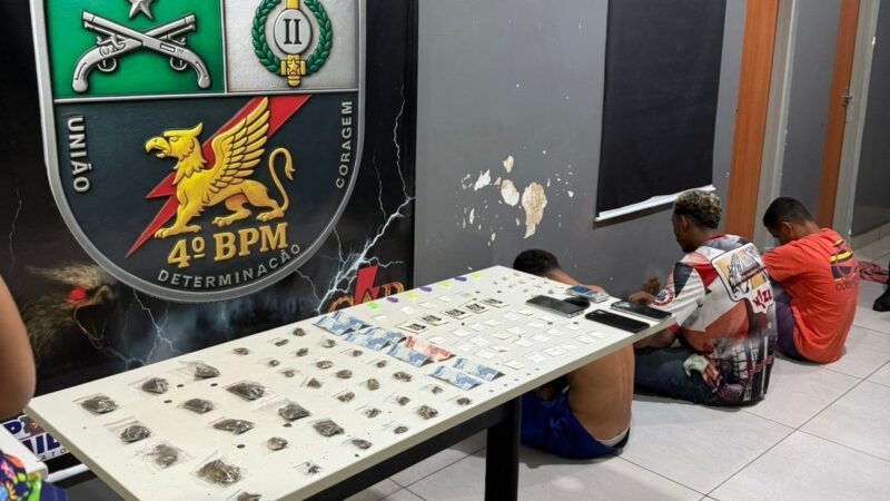 Polícia Militar prende três suspeitos e apreende drogas durante operação no bairro Cristo Rei; veja vídeo