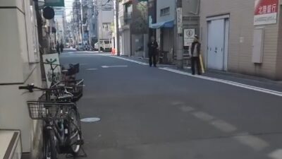 Vídeo de corredor brasileiro no Japão mostra pedestres esperando sinal abrir mesmo sem carros; Veja vídeo