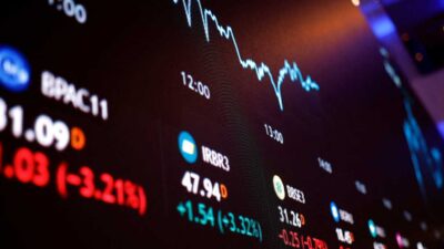 Ibovespa cai e fecha em queda; veja quem subiu, quem despencou e o que movimentou o mercado hoje