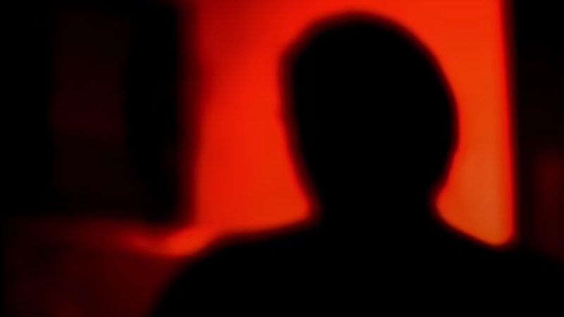 Monitor de escola é investigado por  enviar mensagens a criança e pedir que conversas fossem apagadas; Veja vídeo