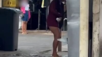 Mulher usa bebedouro público para lavar partes íntimas em evento e gera revolta nas redes sociais; veja vídeo