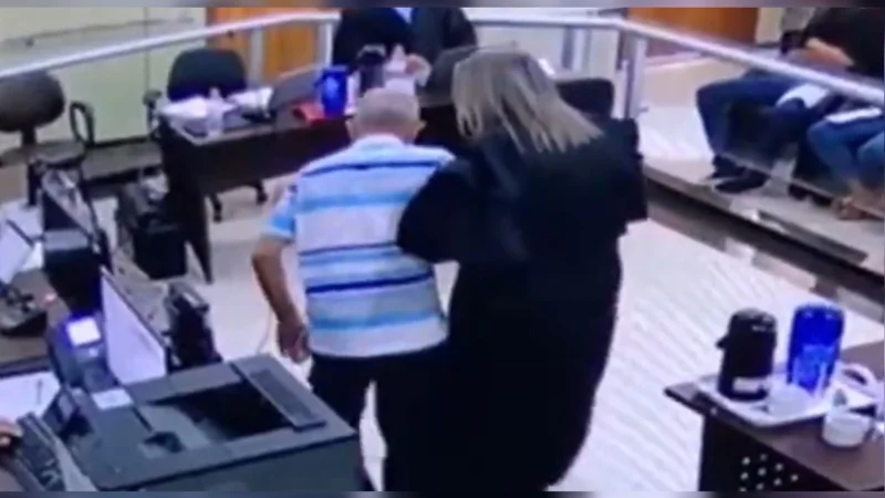 Vídeo revela mudança de comportamento de acusado durante julgamento e caso volta ao Tribunal do Júri; veja vídeo