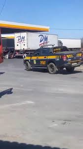 Funcionários abandonam loja para ver ação da PRF e patrão encontra comércio vazio; veja vídeo