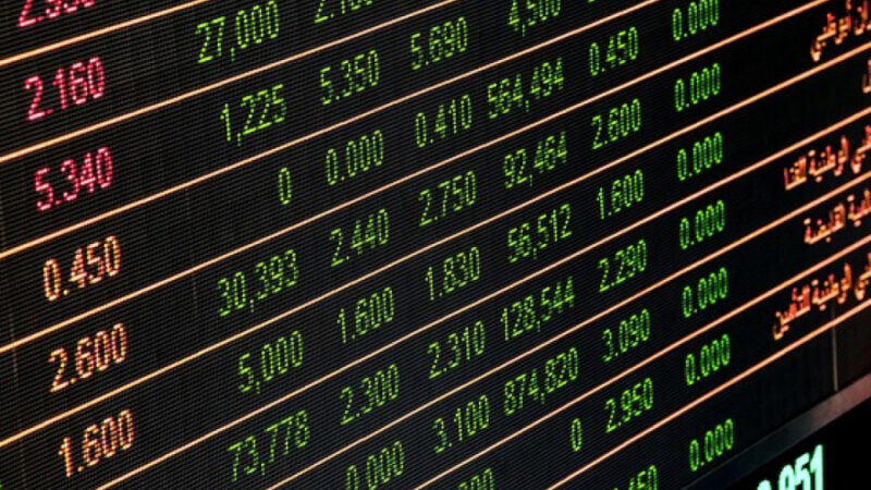 Bolsas sobem no início da semana e Ibovespa ultrapassa 180 mil pontos