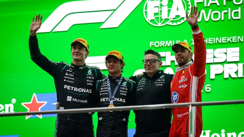 VÍDEO: Pódio na China reúne Mercedes e Hamilton e emociona chefia da equipe