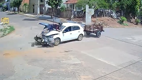 Motorista embriagado avança preferencial, causa acidente e mata idoso em Rondonópolis; veja vídeo