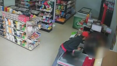Câmeras flagrara criminoso armado invadindo e roubando comércio em Sinop; veja vídeo