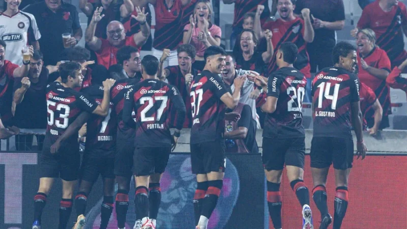 Athletico-PR resolve no início, vence Cruzeiro e afunda rival na lanterna do Brasileirão; veja os gols