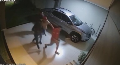 Família é feita refém por criminosos em Rondonópolis; veja vídeo