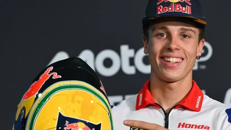 Diogo Moreira presta homenagem a Senna e marca retorno do Brasil à MotoGP após 22 anos