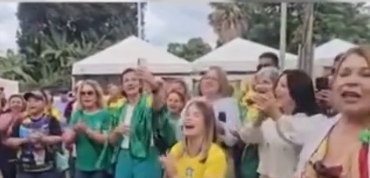 Apoiadores se reúnem em hospital e fazem homenagem a Bolsonaro; Veja vídeo