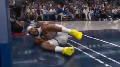 VÍDEO: Jogador dos Warriors sai de maca após lance sozinho