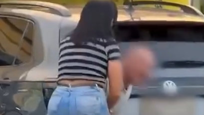 Policial penal apanha de mulher e implora por ajuda em vídeo; Veja