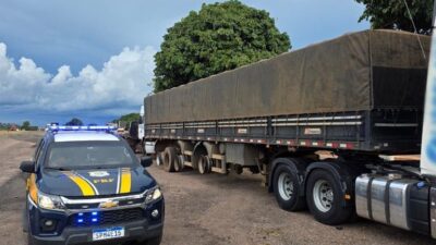 PRF flagra carreta trafegando sem 14 pneus durante fiscalização na BR-364 em Rondonópolis