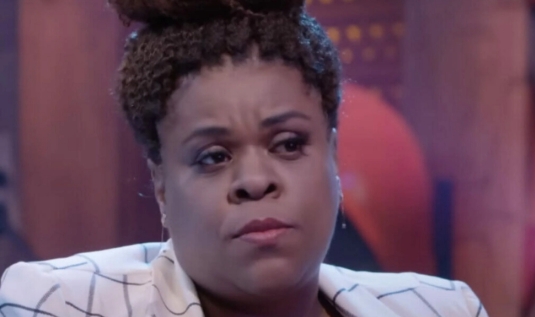 Atriz Cacau Protásio perde a visão após reação a pomada capilar; Veja vídeo