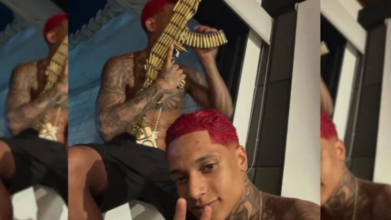 Foragido, rapper Oruam lança clipe com fuzil e faz referências ao crime organizado; Veja vídeo