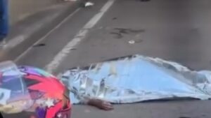 Jovem morre após perder controle de moto na Darcy Vargas e cena emociona familiares