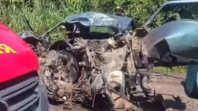 Acidente grave deixa carro destruído em rodovia de Cáceres; veja vídeo