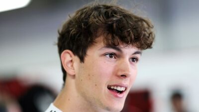 Susto na F1: Bearman se envolve em disputa intensa, mas escapa sem ferimentos graves; veja vídeo