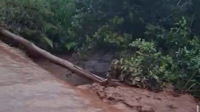 Temporal causa transbordamento em mineradora e sedimentos avançam sobre córrego; Veja vídeo