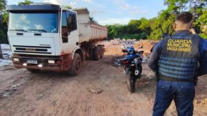 Guarda Municipal flagra crime ambiental em área de preservação em Várzea Grande; veja vídeo