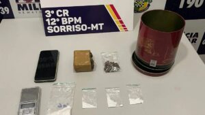 PM encontra drogas prontas para venda e prende suspeito em MT; veja vídeo