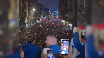 VÍDEO: Torcedores invadem ruas da Bósnia após classificação para a Copa