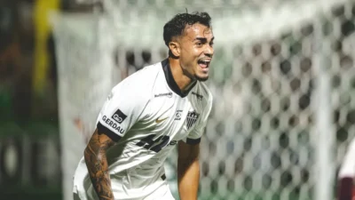 Atlético-MG marca três no 1º tempo e goleia a Chapecoense fora de casa; veja os gols