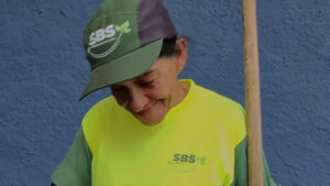 Gari recebe ajuda financeira, mas atitude inesperada delal comove a todos; Veja vídeo